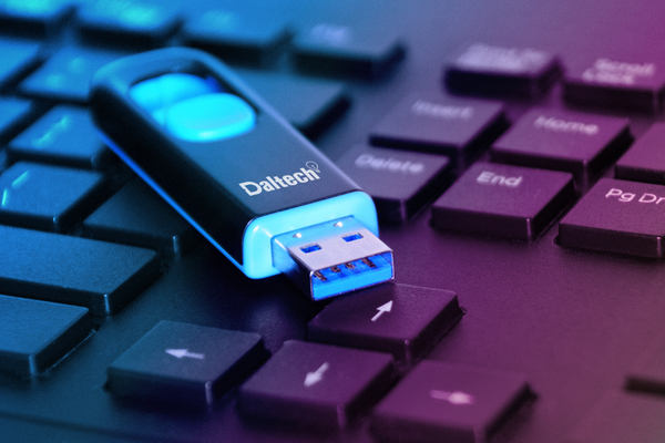 Memoria USB Daltech personalizada para empresas
